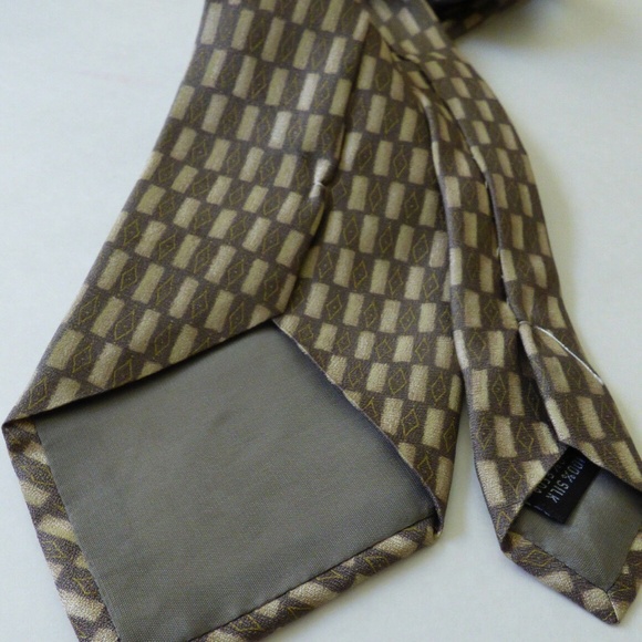 J. Ferrar 100% silk Necktie Tie Geometric pattern gray beige 60"L - Picture 7 of 8